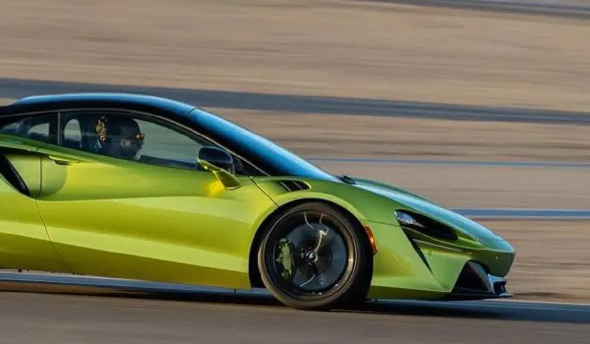 McLaren - Artura - Best Car Rentals - Best Preowned Car - Exclusive Concierge Club.webp